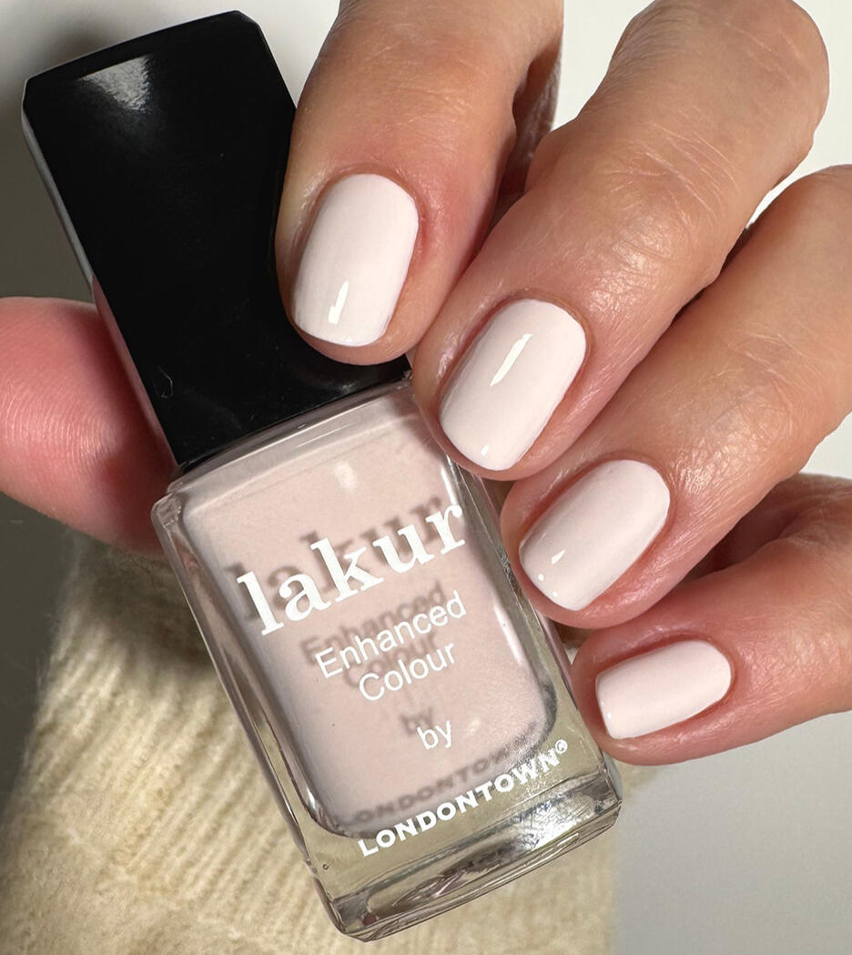 True-to-color swatch, Londontown Macaroon at Noon, on short natural nails in consistent lighting.